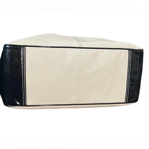 GUC Coach Laura Satchel - Picture 5 of 6